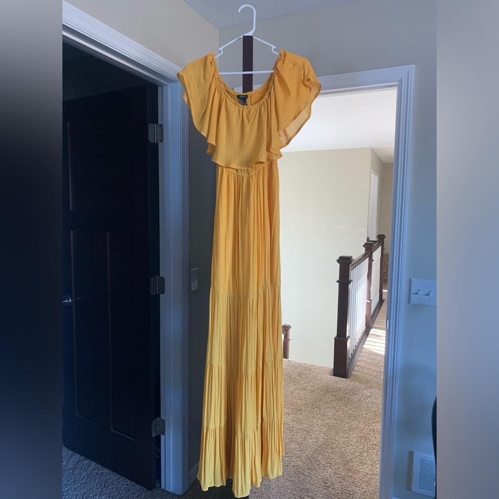 Women’s Forever 21 ruffle maxi dress size S.